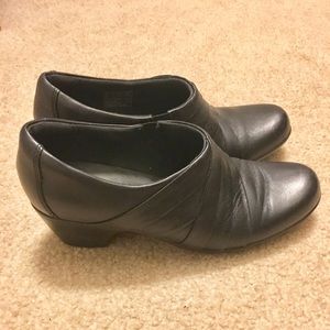 Used Clark black leather slip-on loafers